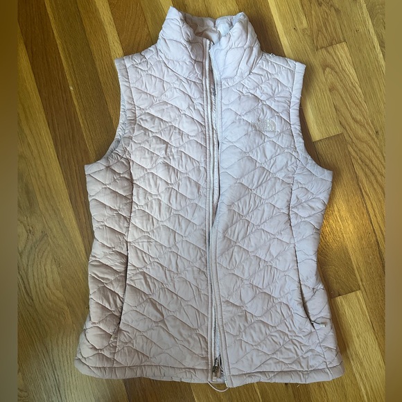 The North Face women’s thermoball vest - Picture 1 of 9
